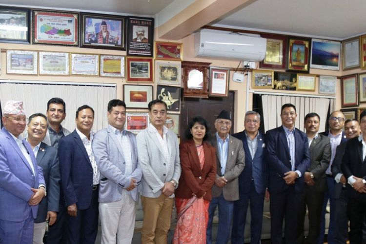 चेम्बर टोली ओली निवासमा, शिथिल अर्थतन्त्रलाई ट्रयाकमा ल्याउन आग्रह