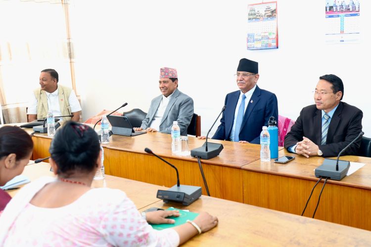 नेपाल बुढानिलकण्ठ गएको विषय सहज रुपमा लिनु, सत्ता समीकरणमा समस्या छैन : प्रधानमन्त्री दाहाल