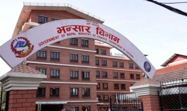   नेपालमा मोबाइल फोन आयात बृद्धि, रोकिएन भन्सार छली