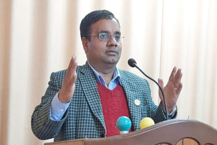 विदेशबाट फर्किएका मानिसको सीप र ज्ञान प्रयोग गर्न सक्ने वातावरण बनाउनुपर्छ : श्रममन्त्री  लम्साल