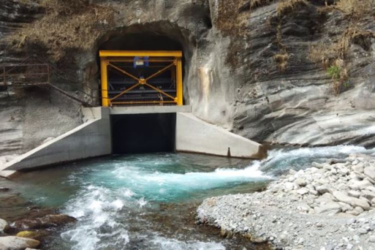  नदीमा बाढी आएपछि मेलम्ची खानेपानी बन्द