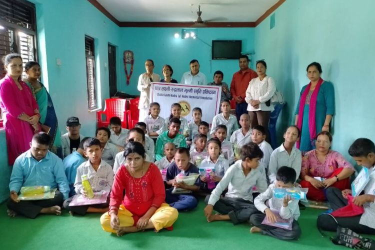 छत्रलक्ष्मी–रुद्रलाल स्मृति प्रतिष्ठानः  अपाङ्गता भएका विद्यार्थीलाई शैक्षिक सामग्री वितरण