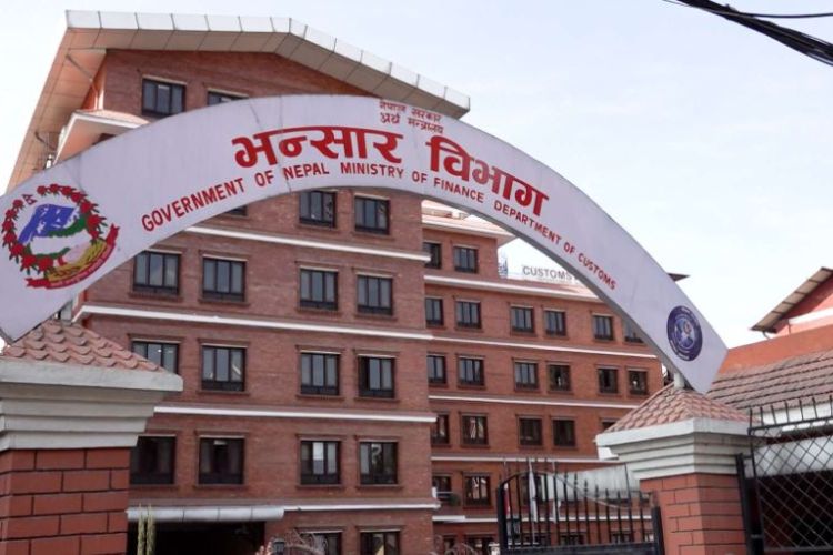   नेपालमा मोबाइल फोन आयात बृद्धि, रोकिएन भन्सार छली