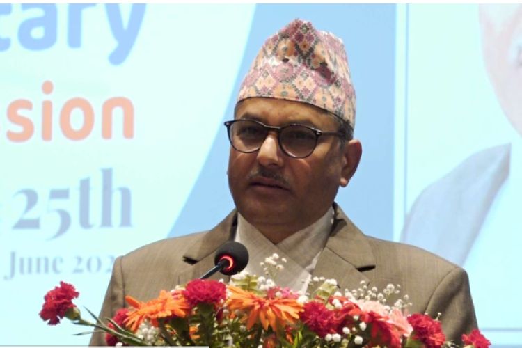 मौद्रिक नीतिको सिमाभन्दा बाहिर गएर काम गर्न सकिदैन : गभर्नर अधिकारी