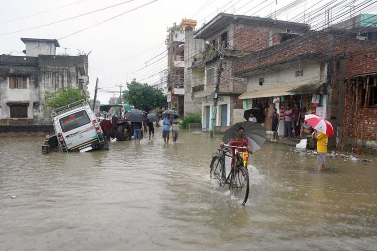 निरन्तर परेको अविरल वर्षाका कारण जनजीवन प्रभावित 