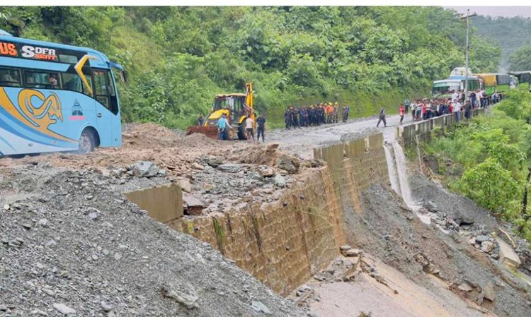 गणपती डिलक्स बसको टिकट काटेका ३१ यात्रु मध्ये १४ जनाको नाम सार्वजनिक