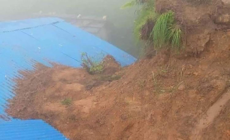 बझाङमा पहिरोमा पुरिएर एकै परिवारका चार जना बेपत्ता