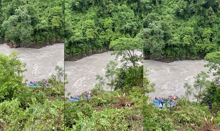 आँबुखैरेनी बस दुर्घटना अपडेटः मृतकको संख्या २७ पुग्यो