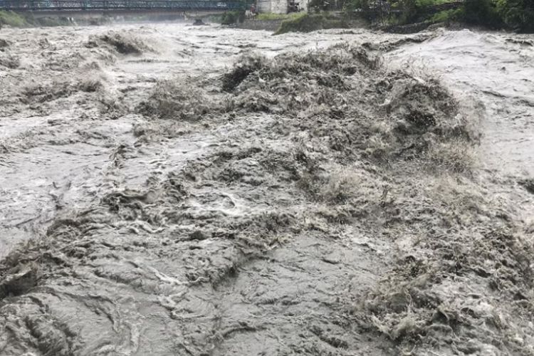 पश्चिम नेपालमा अविरल वर्षाः उर्लिए कर्णाली र बबई, खतराको तह पार 