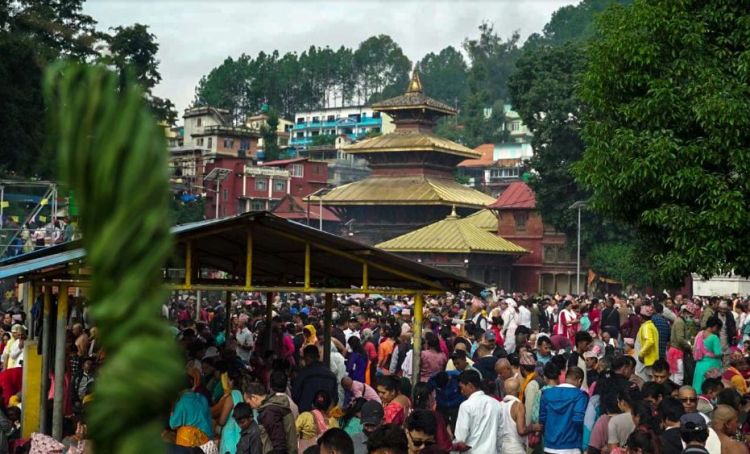  गोकर्णेश्वरमा दिवंगत बुबाप्रति श्रद्धा प्रकट गर्नेको घुइँचो (फोटो फिचर)