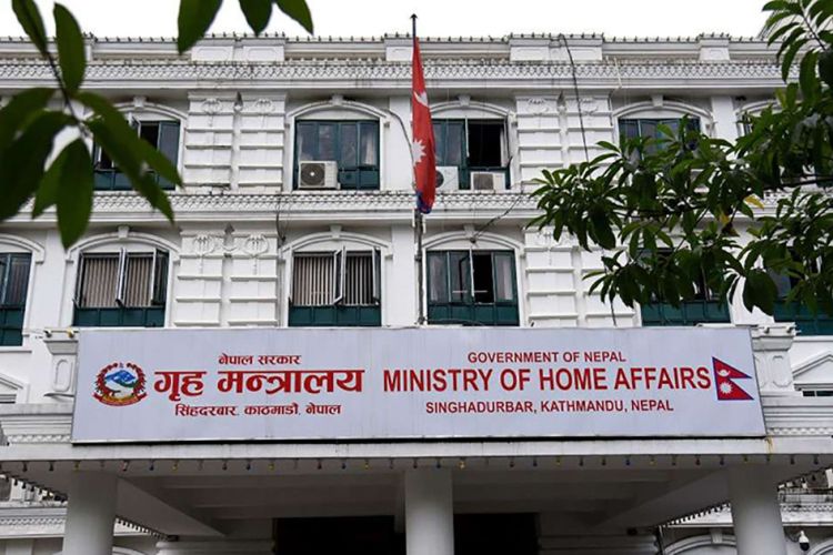 राहत उपलब्ध गराउन प्रभावित क्षेत्रमा खटियो गृहको कार्यदल