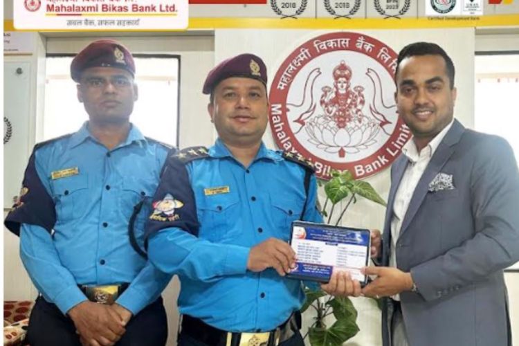  नेपाल प्रहरीलाई महालक्ष्मी विकास बैंकद्वारा सहयोग