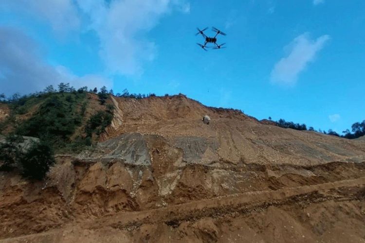 बाढीपहिरो र डुवानः काभ्रेमा सडक अवरुद्ध बस्तीमा ड्रोनमार्फत राहत पठाइँदै