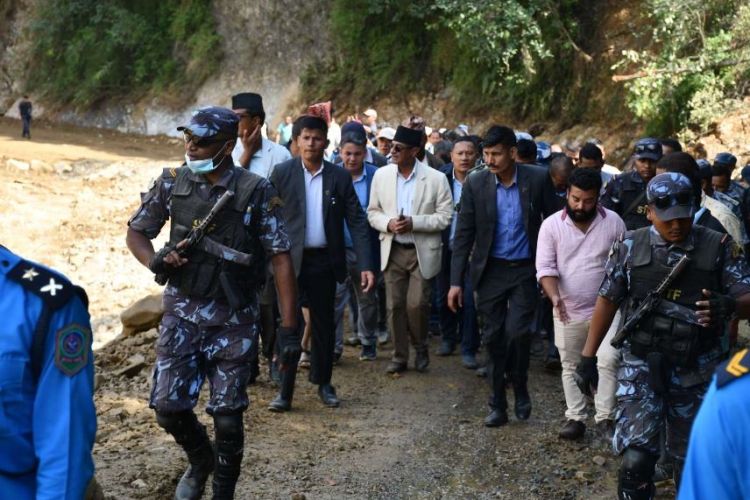 बाढी पहिरोबाट क्षतिग्रस्त पनौतीको निरीक्षणमा गृहमन्त्री लेखक