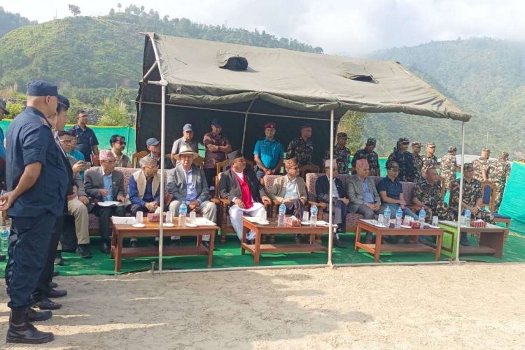 बाढी प्रभावित क्षेत्रको जानकारी लिन गृह, भौतिक र रक्षा मन्त्री सिन्धुलीमा