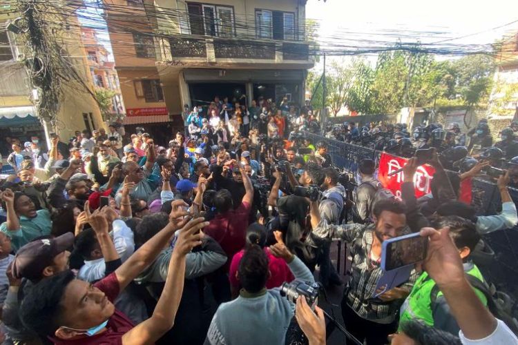 आन्दोलनमा उत्रिएका रास्वपाका १७ कार्यकर्ता बालुवाटारबाट पक्राउ