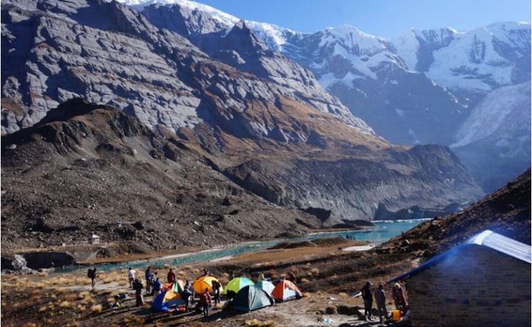 चलायमान बन्दै प्रथम अन्नपूर्ण आधार शिविर पदमार्ग, संरचना अभाव