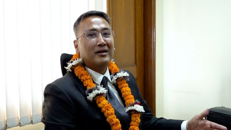  नव नियुक्त धितोपत्र बोर्डका अध्यक्ष श्रेष्ठले गरे पदभार ग्रहण