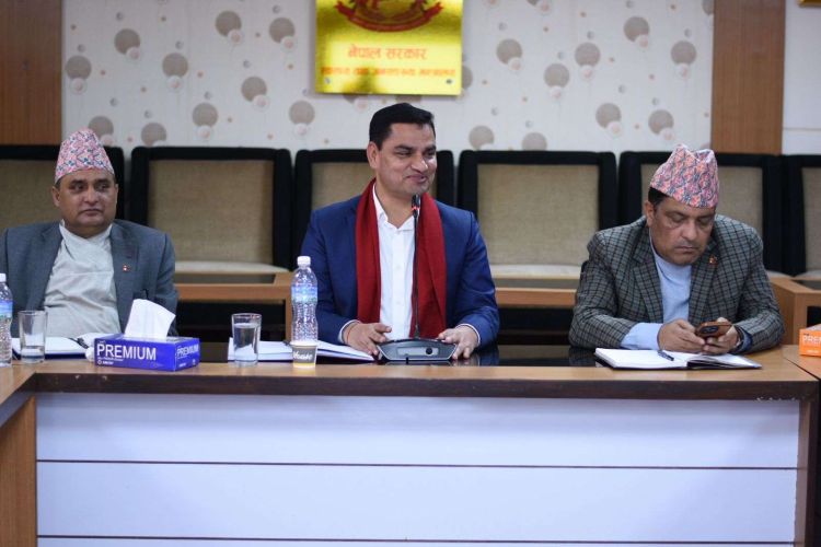 औषधीको बिक्रीमा बेथिति नियन्त्रणमा कडाइ गर्ने तयारीमा स्वास्थ्य मन्त्रालय