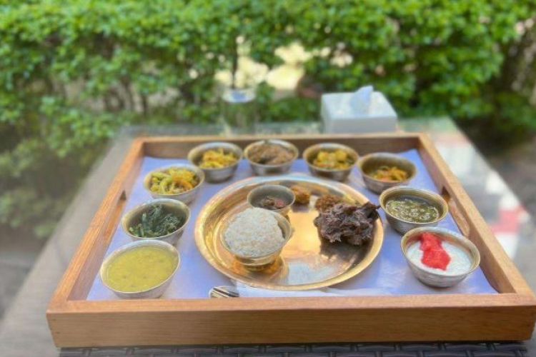 पर्यटकीय क्षेत्र ठमेलस्थित ठमेल इको रिसोर्ट परिसरमा ‘द गोल्डेन थाली’को स्वाद