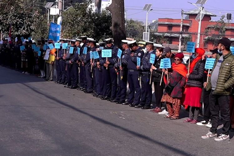  माइतीघरमा भ्रष्टाचारविरुद्ध प्रदर्शन, प्रहरीको उल्लेख्य सहभागिता 