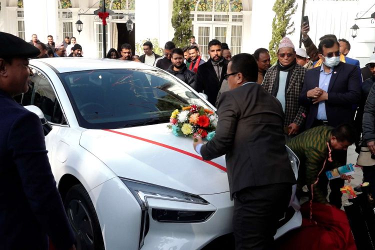 ४१ लाख ५० हजार मूल्य पर्ने विद्युतीय ट्याक्सी ईभीईजीको बुकिङ खुला