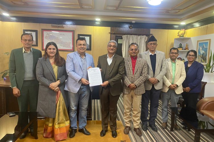 गैरआवासीय नेपाली नागरिकताको पूर्ण कार्यान्वयनसम्बन्धि समस्या छिट्टै समाधान हुन्छ : गृहमन्त्री लेखक