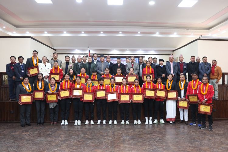 प्रधानमन्त्री ओलीद्वारा अन्तर्राष्ट्रिय पदक विजेता खेलाडीलाई पुरस्कार प्रदान 