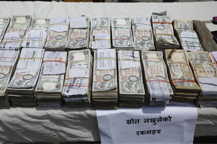इन्द्रचोकबाट स्रोत नखुलेको ३९ लाख नगदसहित एक जना पक्राउ
