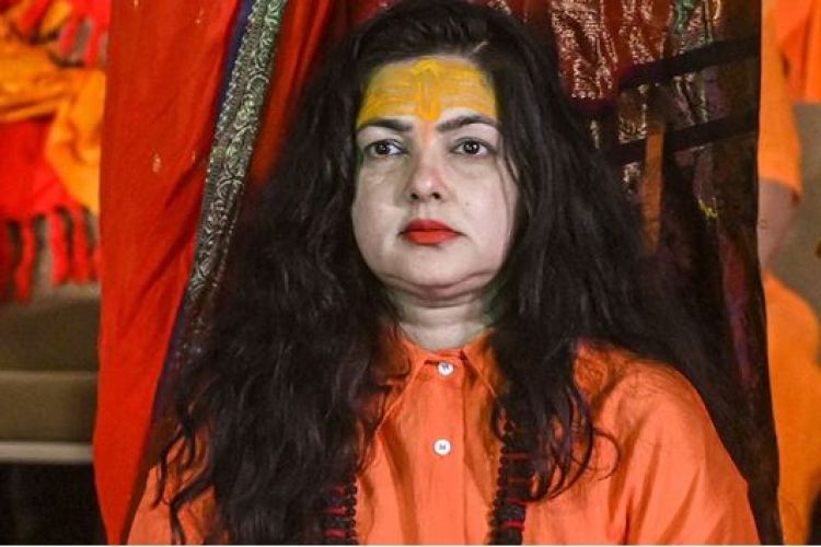  २ लाख ऋण लिएर महामण्डलेश्वर बने,  बैंक खाता जफत, घर मर्मत गर्न पैसा छैन :  ममता कुलकर्णी