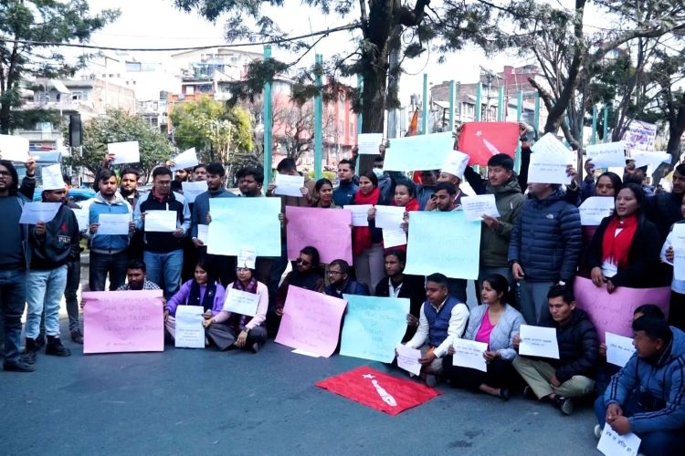 भारतमा मृत फेला परेकी प्रकृति लम्सालका लागि न्याय माग्दै विरोध प्रदर्शन