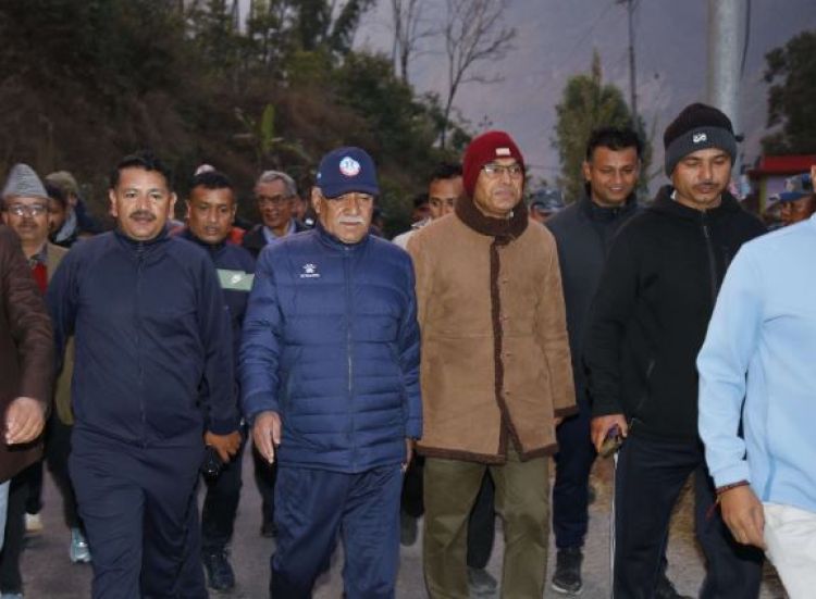 अध्यक्ष प्रचण्ड तातोपानी कुण्ड पुगे, कुण्ड वरपर तटबन्ध निर्माणमा जोड