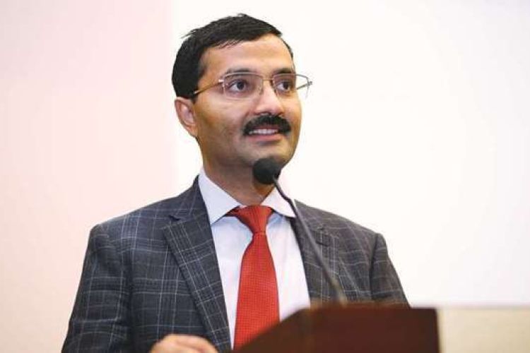 ‘ हात्तीलाई झोलामा कसरी हाल्ने? बद्रीजी, आउनोस् छलफल गरौँ’  
