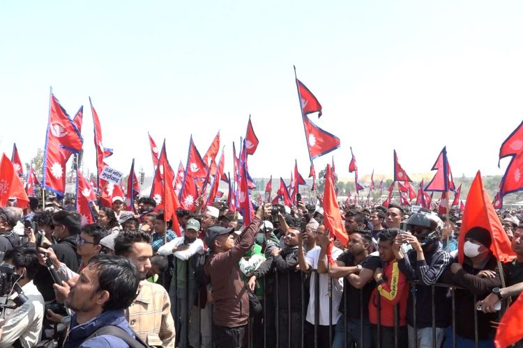 तीनकुनेमा राजावादीको प्रदर्शन, रिङ्गरोड भित्र छिर्न नदिन प्रमुख लेनमा प्रहरीको बार