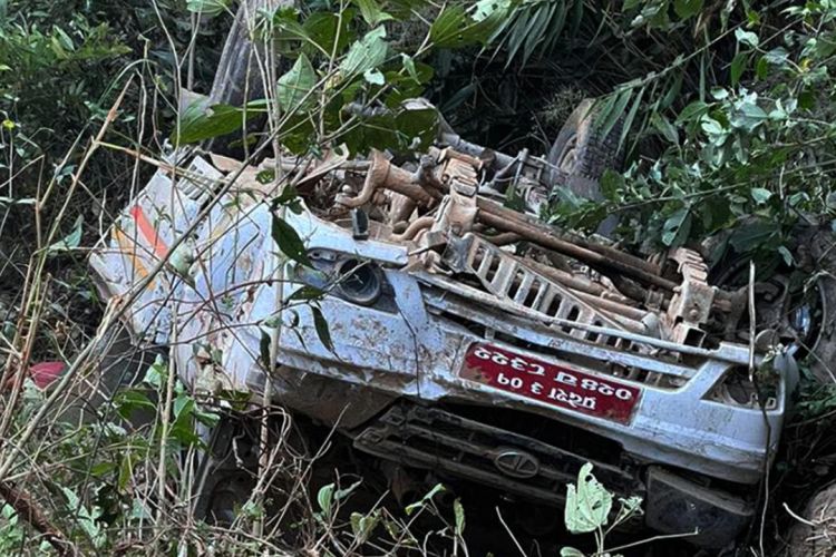 काठमाडौंमा भयानक गाडी दुर्घटना हुँदा एक जनाको मृत्यु, २ जना घाइते