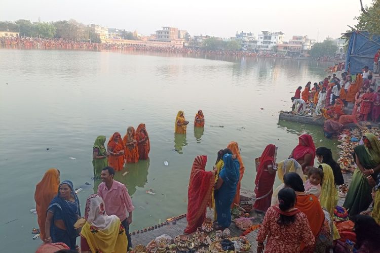 उदाउँदो सूर्यलाई अर्घ्य दिँदै चैती छठ पर्व सम्पन्न