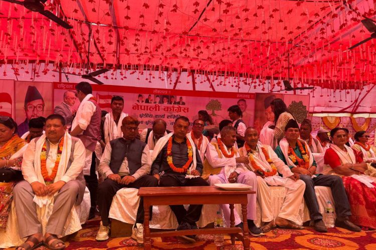 प्रधानमन्त्रीले ३/४ दिनमा एकपटक मेरो सरकार ठिक छ भन्नुपर्ने अवस्था छ: गगन थापा