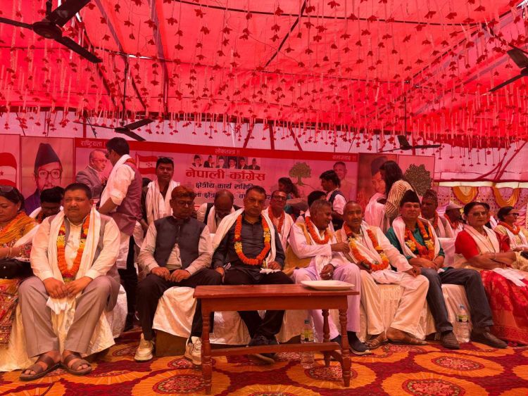 प्रधानमन्त्रीले ३/४ दिनमा एकपटक मेरो सरकार ठिक छ भन्नुपर्ने अवस्था छ: गगन थापा
