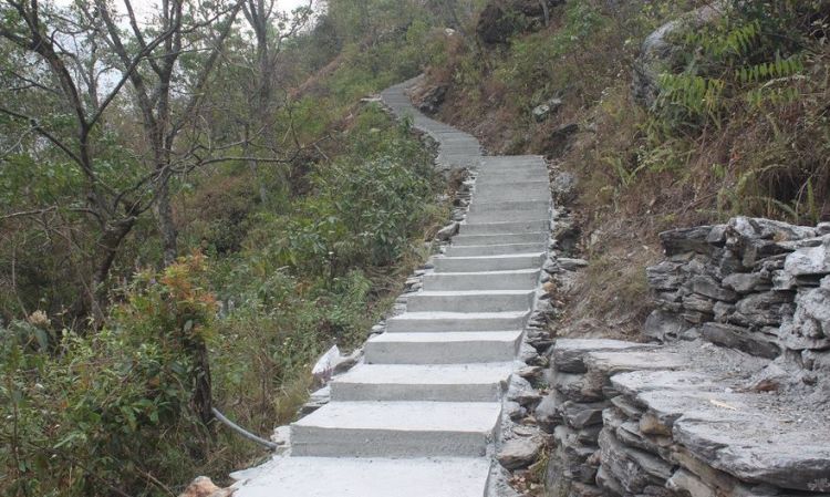 पर्यटकीय स्थल तास्नाधुरी जोड्न पदमार्ग निर्माण
