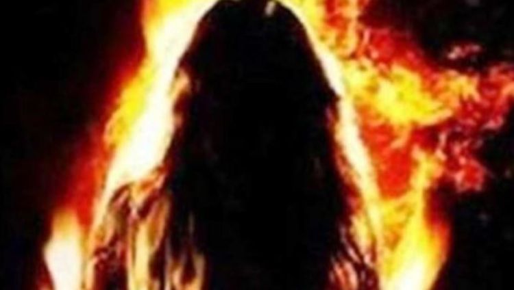 बालाजुमा एक महिलाले लगाइन् आफ्नै शरीरमा पट्रोल छर्केर आगो 