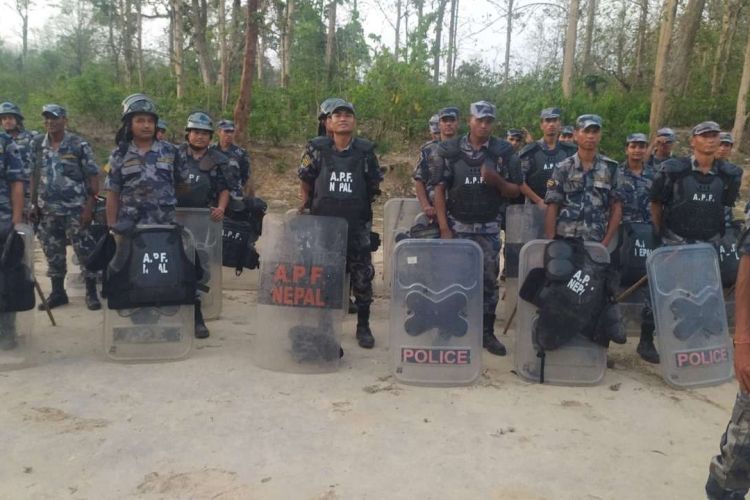 कोहलपुर–सुर्खेत १३२ केभी विद्युत प्रसारण लाईन विस्तार, स्थानीयको अवरोध रोक्न सुरक्षाकर्मी परिचालन