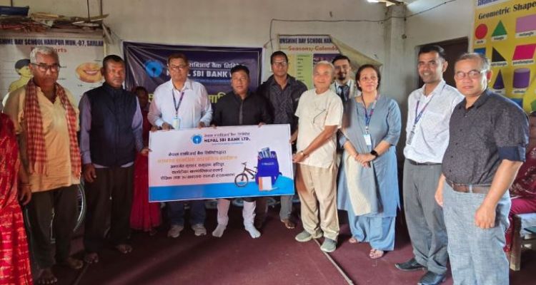 एसबिआई बैंकद्वारा मुसहर समुदायका लागि शैक्षिक सामग्री प्रदान