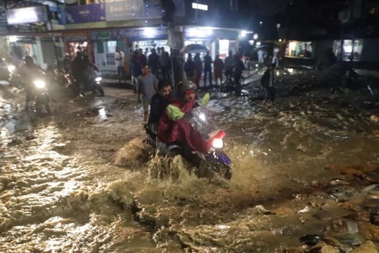काठमाडौँसहित यी ८ जिल्लामा आकस्मिक बाढीको जोखिम, महाशाखाले जारी गर्‍यो ‘एल्लो अलर्ट’