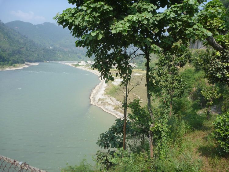त्रिशूली नदीमा हामफालेर महिला बेपत्ता