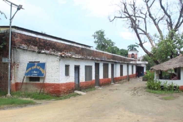 रवि लामिछानेको कोठाको झ्यालमा रहेको प्लाइउड हटाएर जाली राखियो