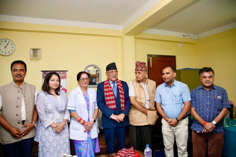 प्रचण्डले गरे २ लाख सहयोग