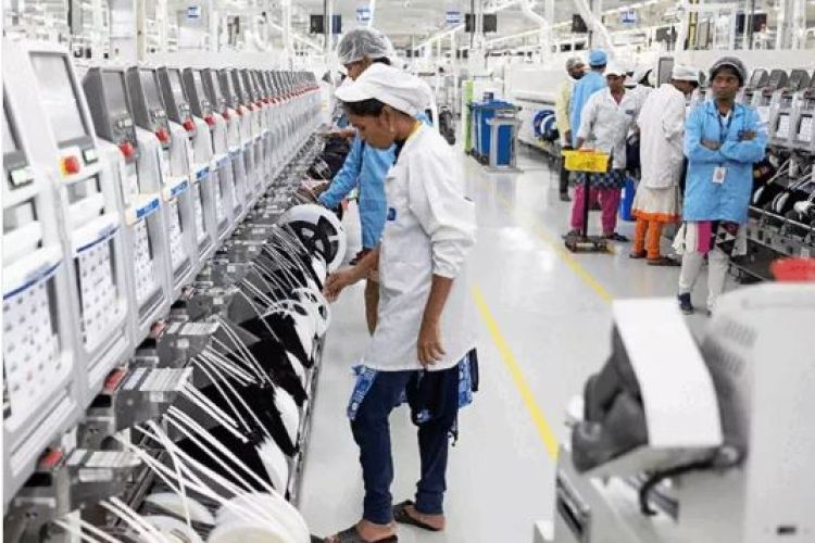 आजबाट अमेरिकामा भारतीय समानमाथी ५० प्रतिशत भन्सार कर लाग्ने