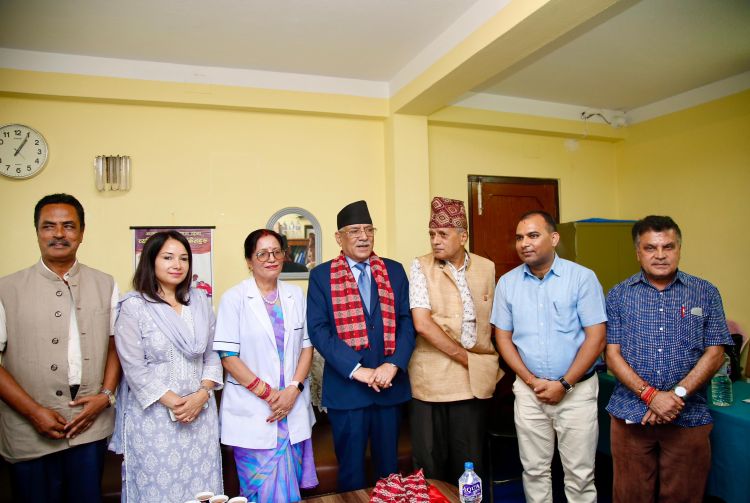प्रचण्डले गरे २ लाख सहयोग