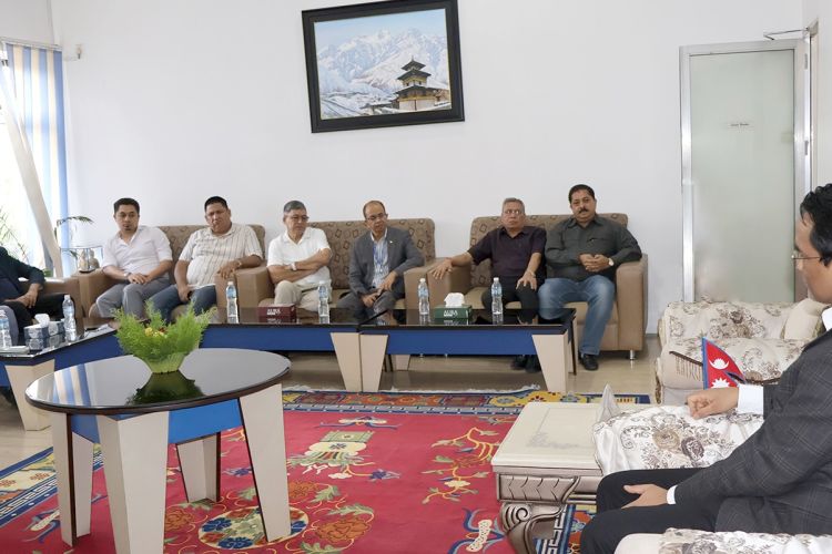 पूर्णरुपमा सञ्चालनमा आए बैंक, व्यवसायी र बैंकरसंग छलफलमा गभर्नर