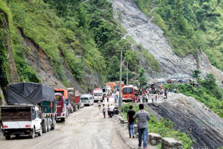 मुग्लिन–नारायणगढ सडक एकतर्फी सञ्चालनमा